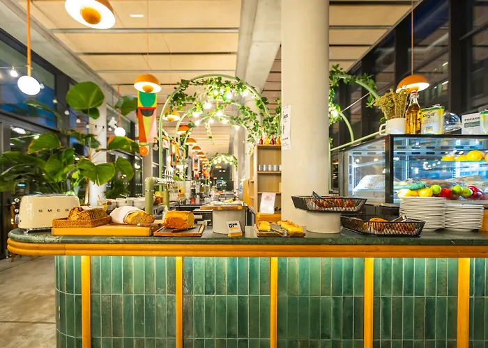 People - MaraisHotel Pas Cher Paris